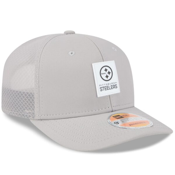 Pittsburgh Steelers New Era 2025 Sideline 9SEVENTY Adjustable Trucker Hat - Gray - Image 4