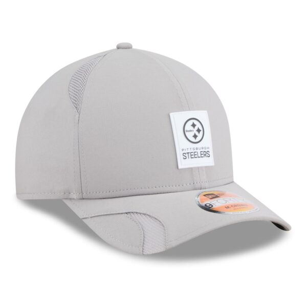 Pittsburgh Steelers New Era 2025 Sideline M-Crown 9FORTY Adjustable Hat - Gray - Image 4