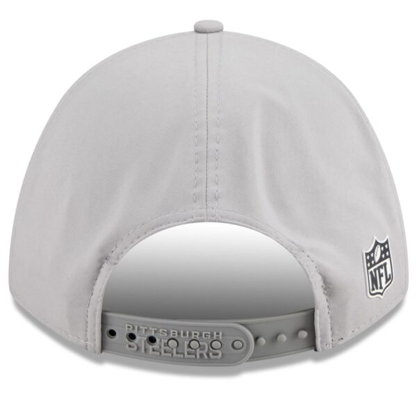 Pittsburgh Steelers New Era 2025 Sideline M-Crown 9FORTY Adjustable Hat - Gray - Image 5