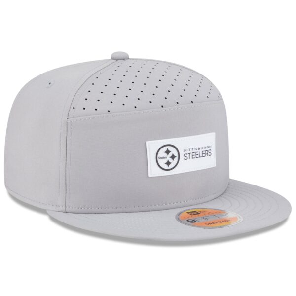 Pittsburgh Steelers New Era 2025 Sideline Split Panel 9FIFTY Snapback Hat - Gray - Image 4