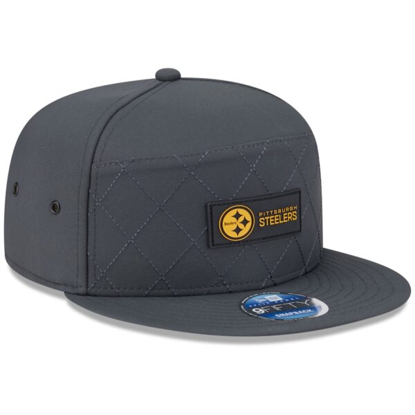 Pittsburgh Steelers New Era 2025 Sideline Cold Weather Split Panel 9FIFTY Snapback Hat - Charcoal - Image 4
