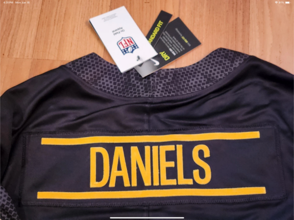 JAYDEN DANIELS signed COMMANDERS licensed Nike Limited jersey - Image 5