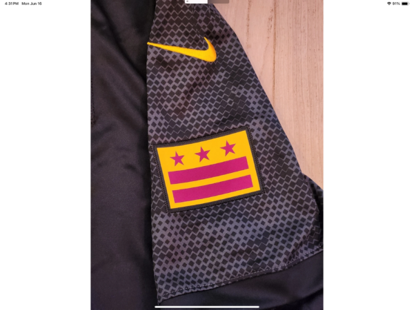 JAYDEN DANIELS signed COMMANDERS licensed Nike Limited jersey - Image 6
